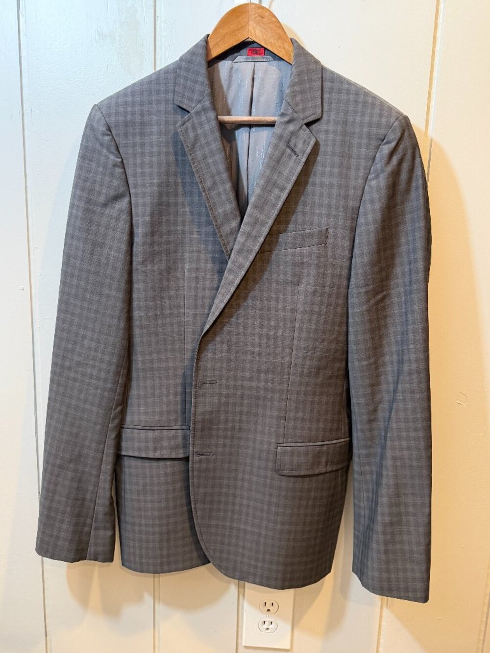Hugo Boss Men's Gray Plaid Sport Coat Blazer – Tailored Fit